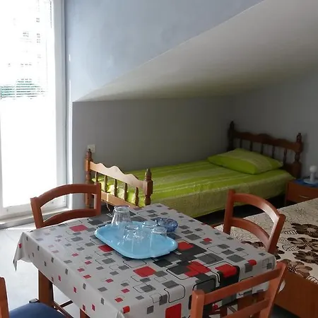 Guest house Gunjaca 3*